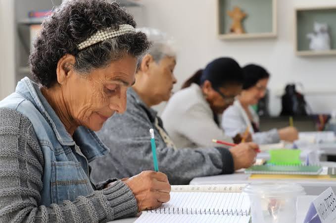 Best Literacy Apps for Adults Over 40 Years Old